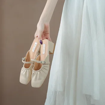 Женские тапочки половинной длины, босоножки снаружи, плиссированные тонкие туфли Baotou на толстом каблуке, Новая летняя мода, срок годности ограничен